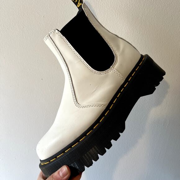 Dr. Martens 2976 Quad Platform Chelsea Boot in White Smooth Leather S 8 Lug Sole - Picture 8 of 11